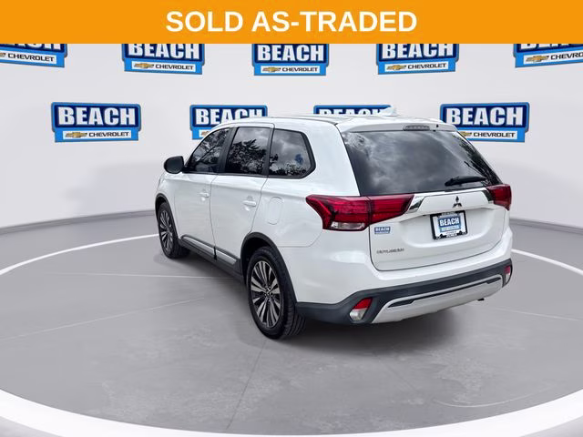 2020 Pearl White Mitsubishi Outlander ES FWD SUV