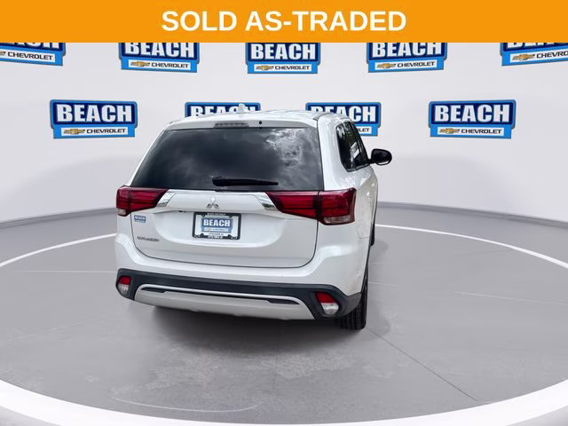 2020 Pearl White Mitsubishi Outlander ES FWD SUV