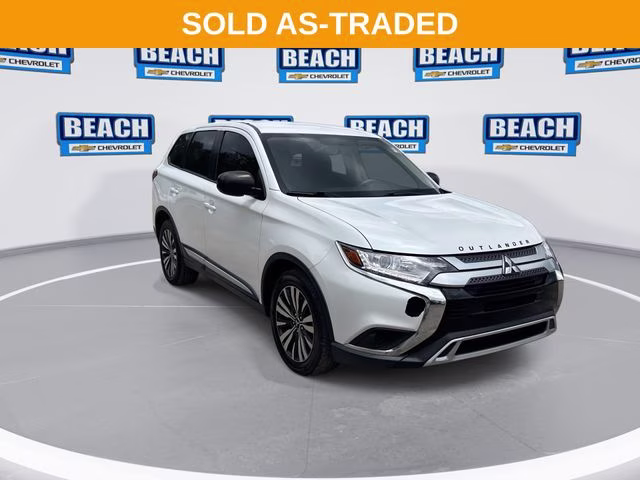 2020 Pearl White Mitsubishi Outlander ES FWD SUV