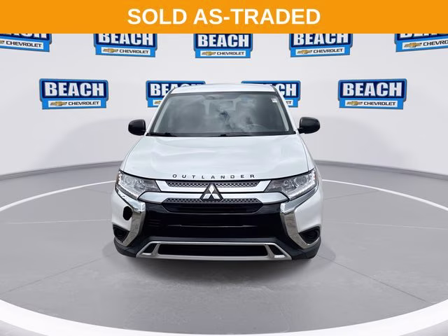 2020 Pearl White Mitsubishi Outlander ES FWD SUV