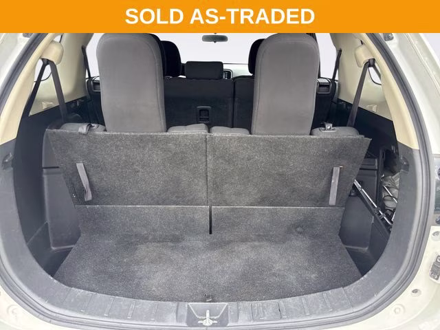 2020 Pearl White Mitsubishi Outlander ES FWD SUV