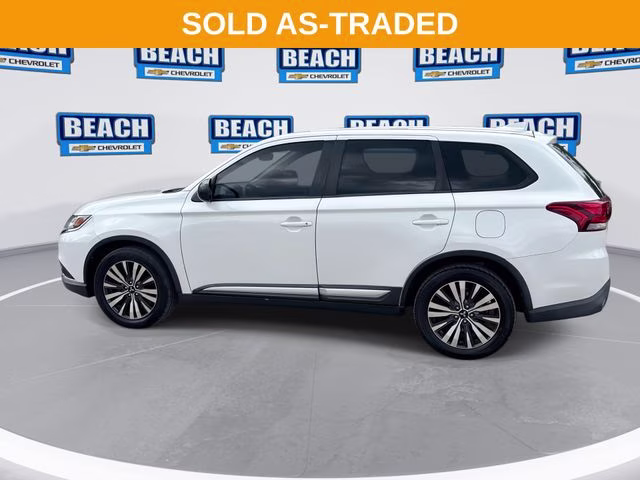2020 Pearl White Mitsubishi Outlander ES FWD SUV