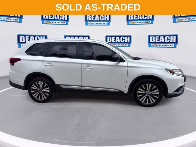 2020 Pearl White Mitsubishi Outlander ES FWD SUV