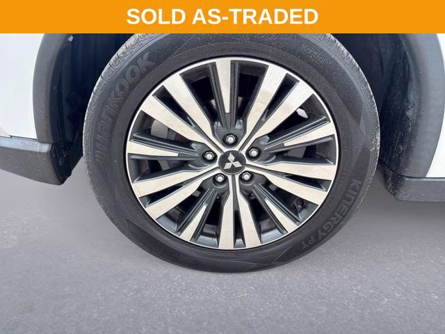 2020 Pearl White Mitsubishi Outlander ES FWD SUV