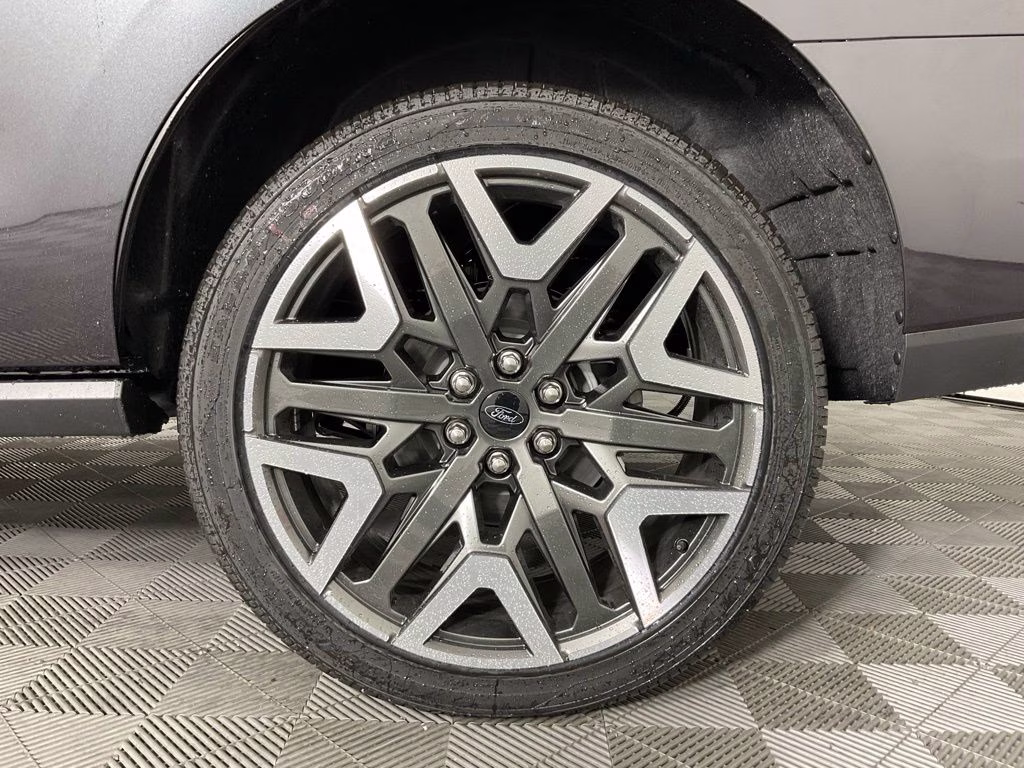 2026 Gray Metallic Ford Expedition Platinum 4X4 SUV
