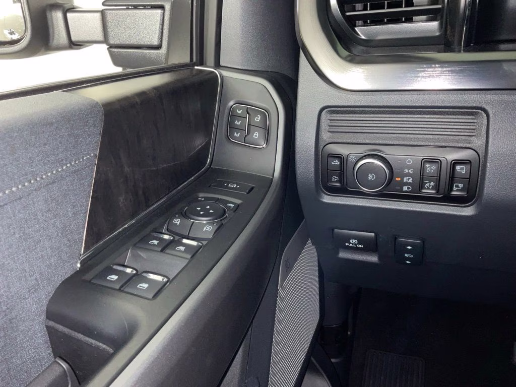 2026 Gray Metallic Ford Super Duty F-250 SRW Lariat 4X4 Truck