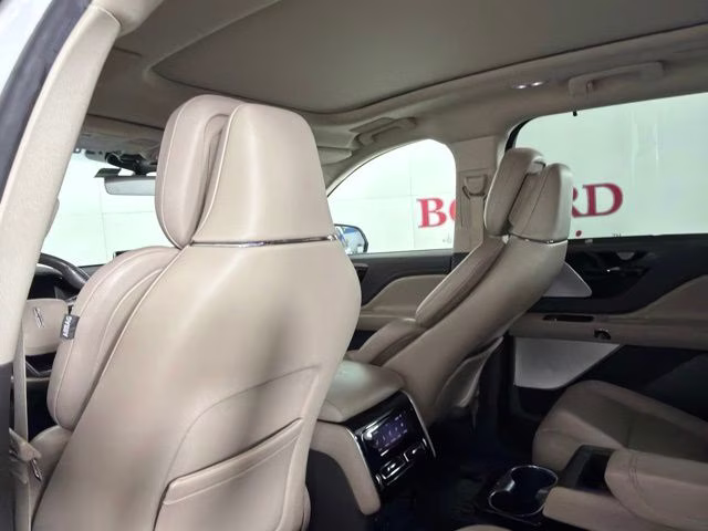 2021 White Lincoln Aviator Reserve AWD SUV