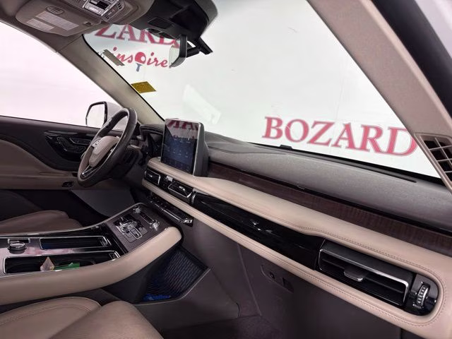 2021 White Lincoln Aviator Reserve AWD SUV