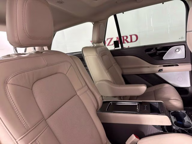 2021 White Lincoln Aviator Reserve AWD SUV