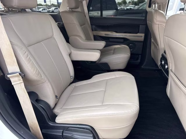 2022 White Metallic Ford Expedition XLT RWD SUV