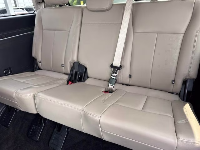 2022 White Metallic Ford Expedition XLT RWD SUV