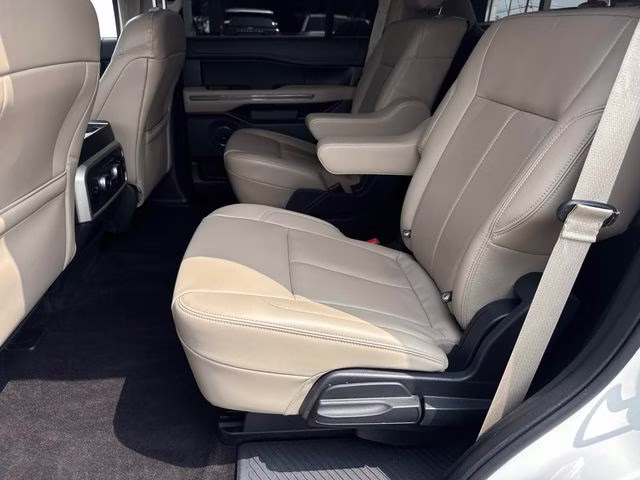 2022 White Metallic Ford Expedition XLT RWD SUV
