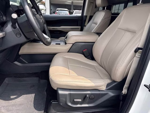 2022 White Metallic Ford Expedition XLT RWD SUV