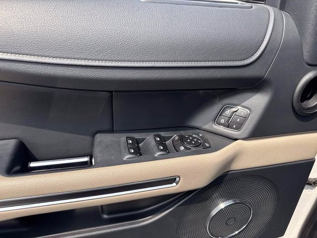 2022 White Metallic Ford Expedition XLT RWD SUV