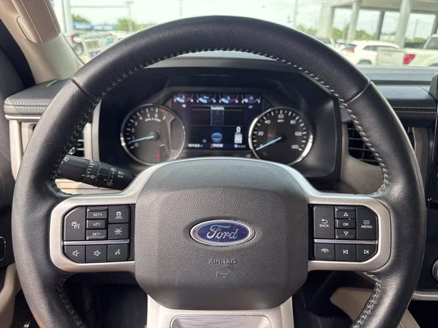 2022 White Metallic Ford Expedition XLT RWD SUV