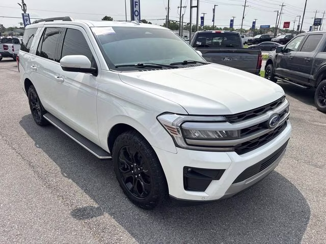 2022 White Metallic Ford Expedition XLT RWD SUV