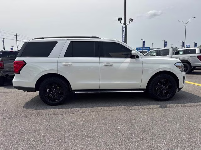 2022 White Metallic Ford Expedition XLT RWD SUV