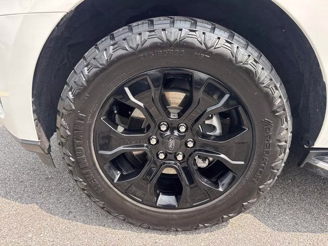 2022 White Metallic Ford Expedition XLT RWD SUV