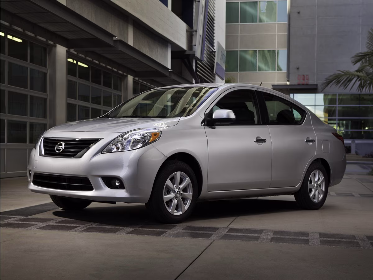 2012 Super Black Metallic Nissan Versa 1.6 SV FWD Sedan