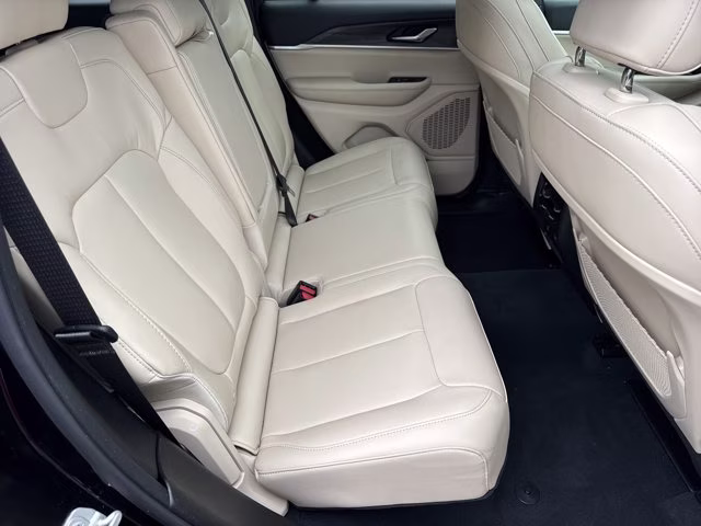 2024 Diamond Black Crystal Pearlcoat Jeep Grand Cherokee Limited RWD SUV
