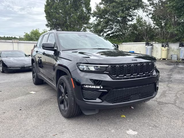 2024 Diamond Black Crystal Pearlcoat Jeep Grand Cherokee Limited RWD SUV