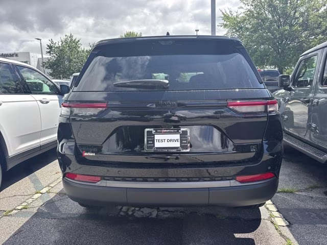 2026 Diamond Black Crystal Pearlcoat Jeep Grand Cherokee 85th Anniversary Edition 4X4 SUV