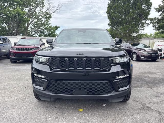 2024 Diamond Black Crystal Pearlcoat Jeep Grand Cherokee Limited RWD SUV