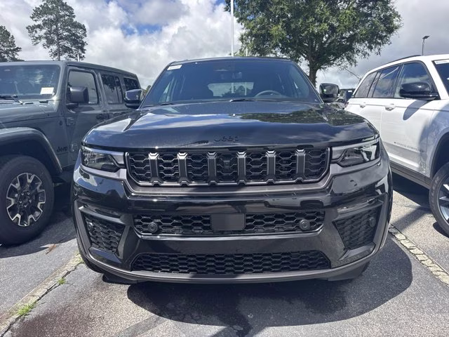 2026 Diamond Black Crystal Pearlcoat Jeep Grand Cherokee 85th Anniversary Edition 4X4 SUV
