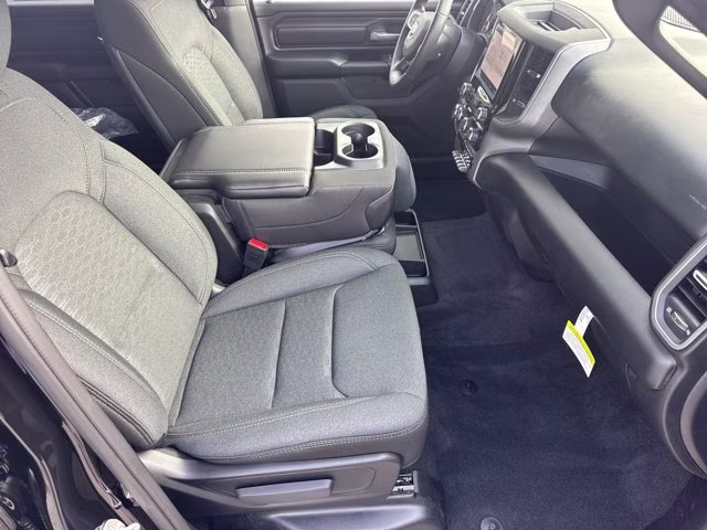 2026 Diamond Black Crystal Pearlcoat Ram 1500 Express RWD Truck