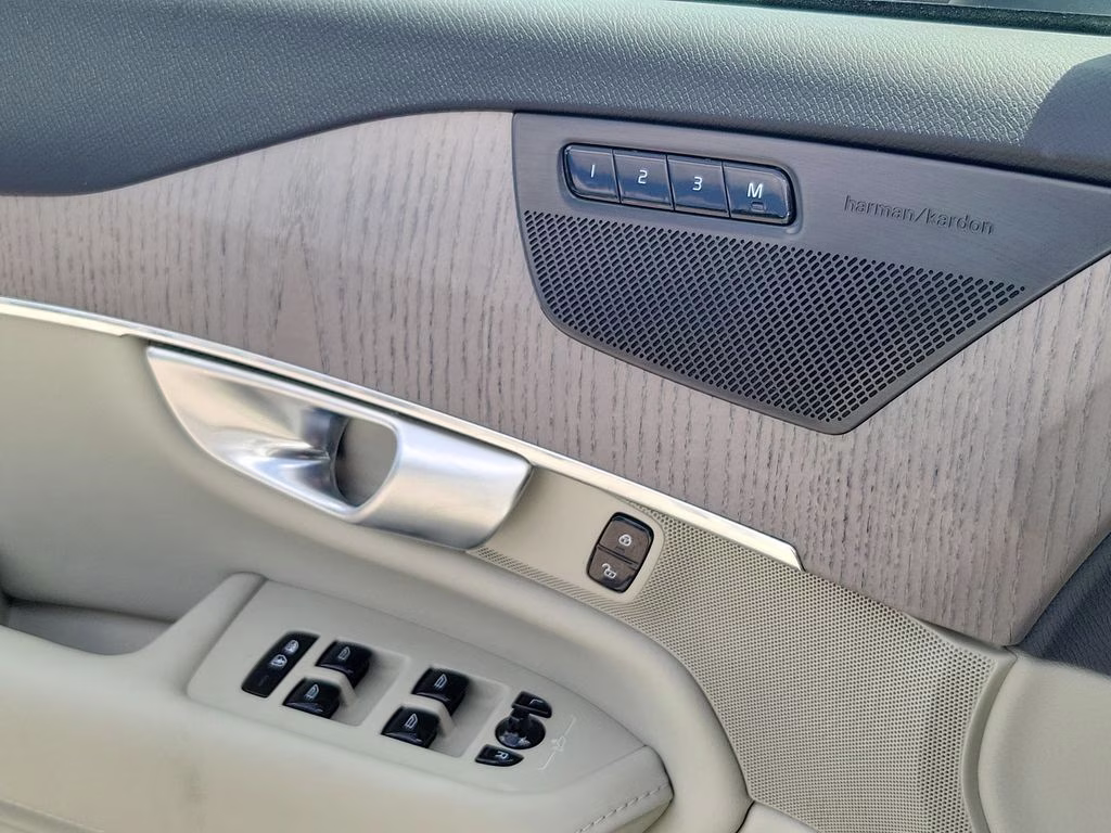 2024 Crystal White Metallic Volvo XC90 Plus AWD SUV
