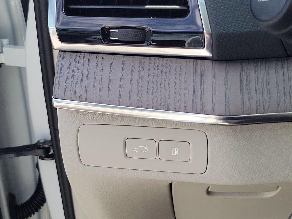 2024 Crystal White Metallic Volvo XC90 Plus AWD SUV