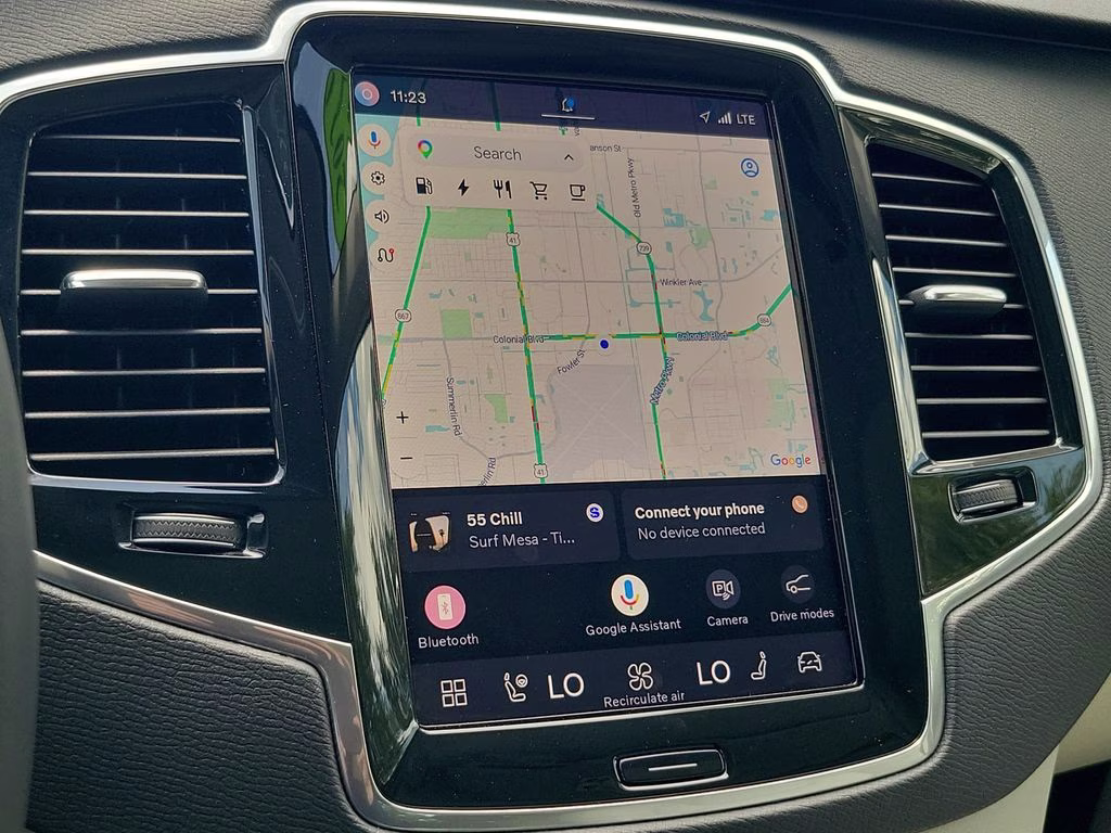 2024 Crystal White Metallic Volvo XC90 Plus AWD SUV