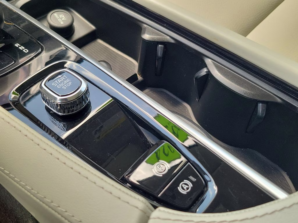2024 Crystal White Metallic Volvo XC90 Plus AWD SUV