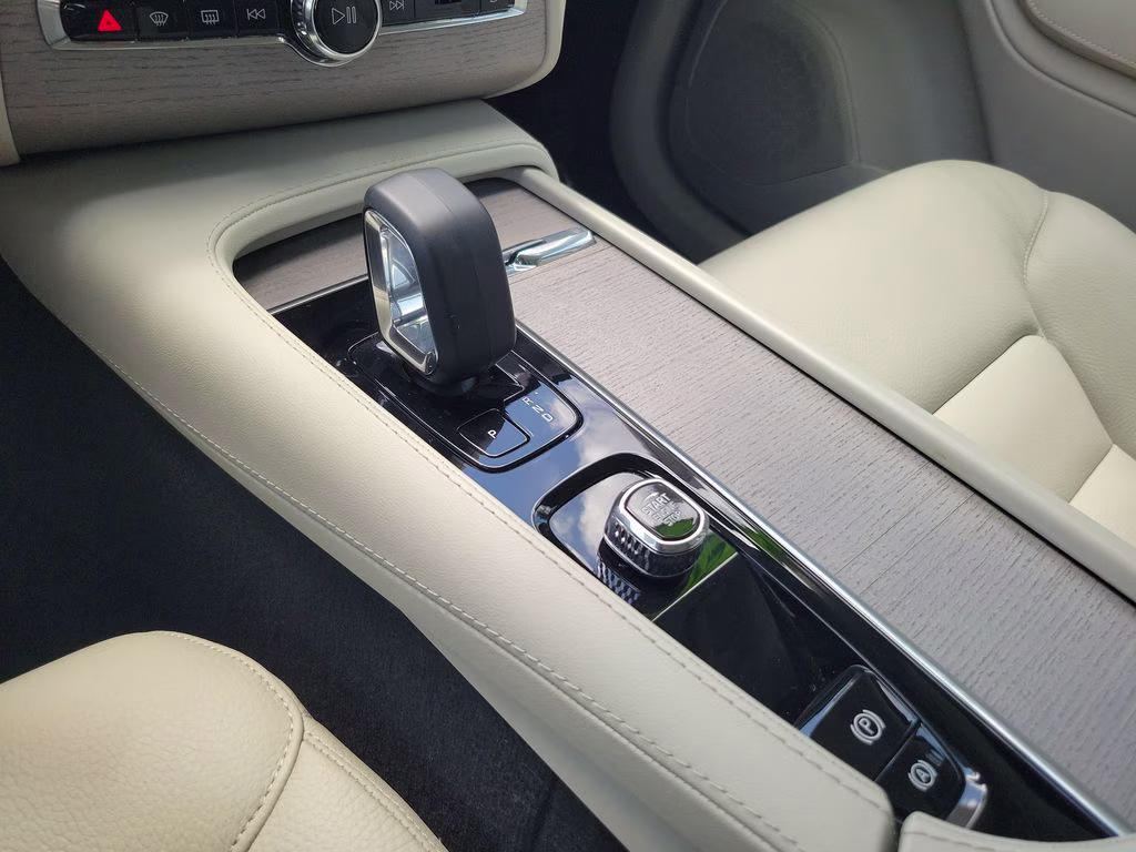 2024 Crystal White Metallic Volvo XC90 Plus AWD SUV