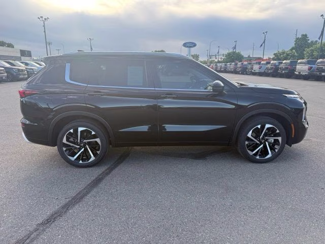 2023 Black Mitsubishi Outlander SEL AWD SUV