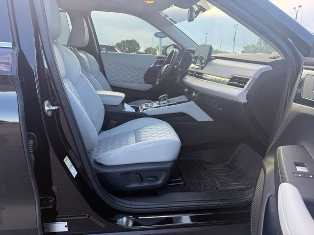 2023 Black Mitsubishi Outlander SEL AWD SUV