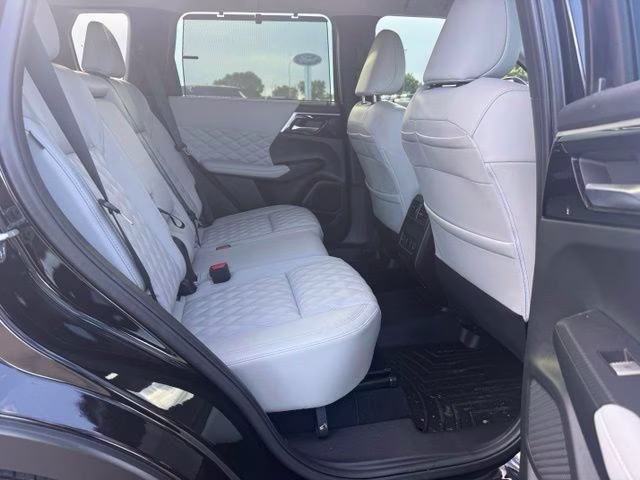 2023 Black Mitsubishi Outlander SEL AWD SUV