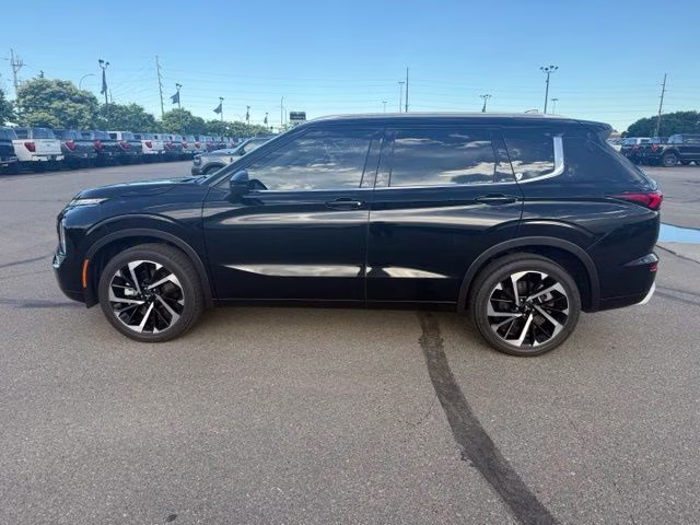 2023 Black Mitsubishi Outlander SEL AWD SUV