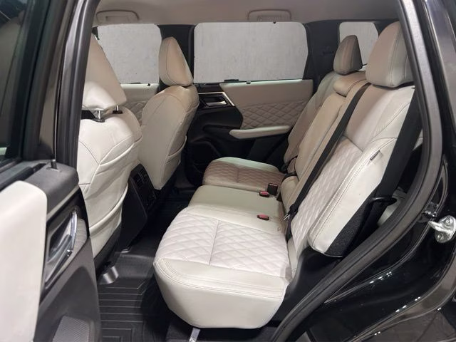 2023 Labrador Black Pearl Mitsubishi Outlander SEL AWD SUV