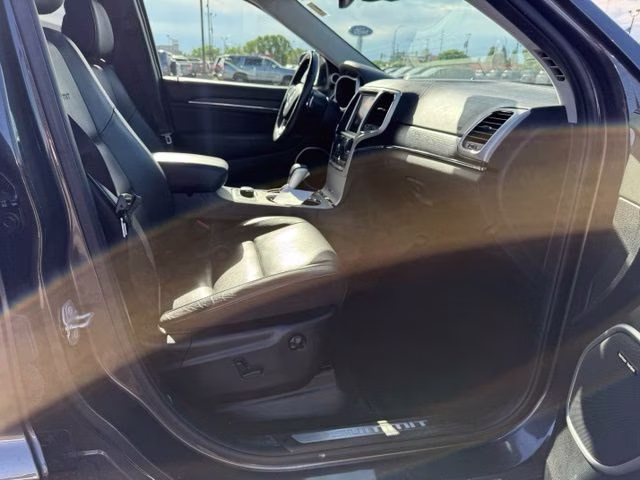 2018 Granite Crystal Metallic Clearcoat Jeep Grand Cherokee Summit 4X4 SUV