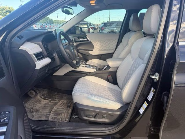 2023 Black Mitsubishi Outlander SEL AWD SUV