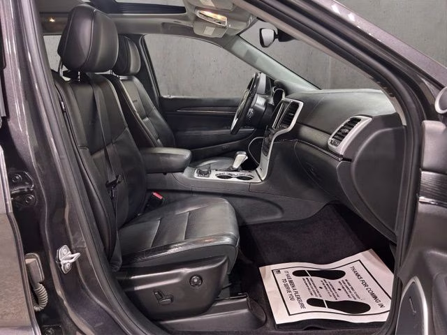 2018 Granite Crystal Metallic Clearcoat Jeep Grand Cherokee Summit 4X4 SUV