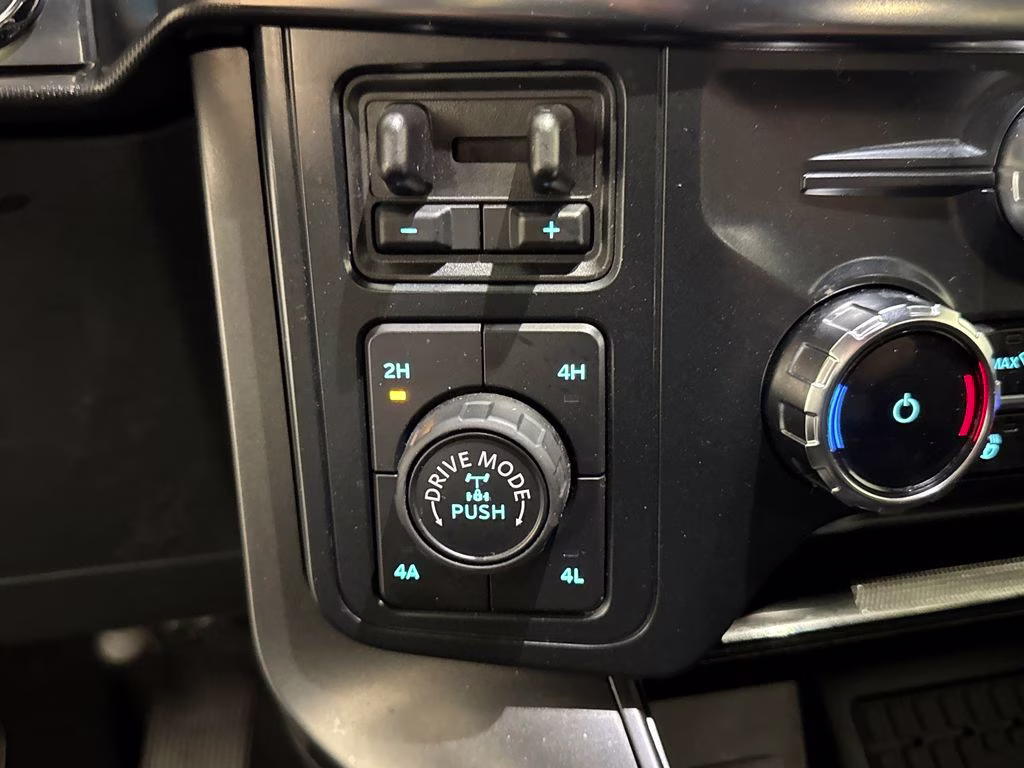 2025 Black Metallic Ford F-150 Lariat 4X4 Truck