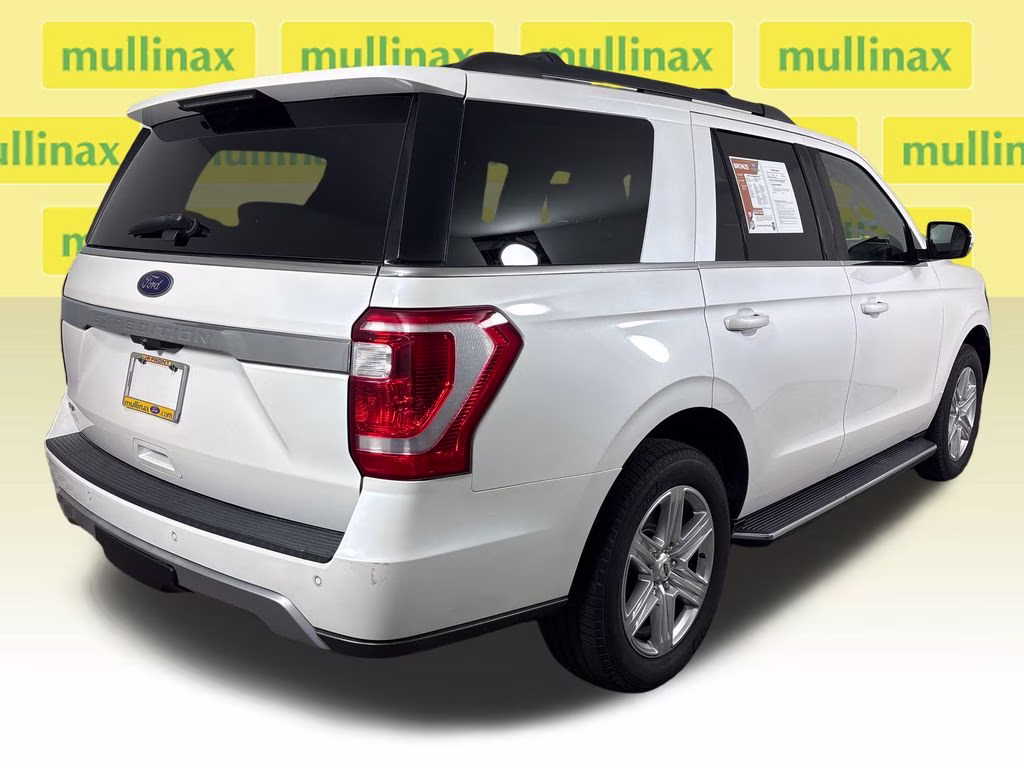 2019 White Platinum Clearcoat Metallic Ford Expedition XLT 4X4 SUV