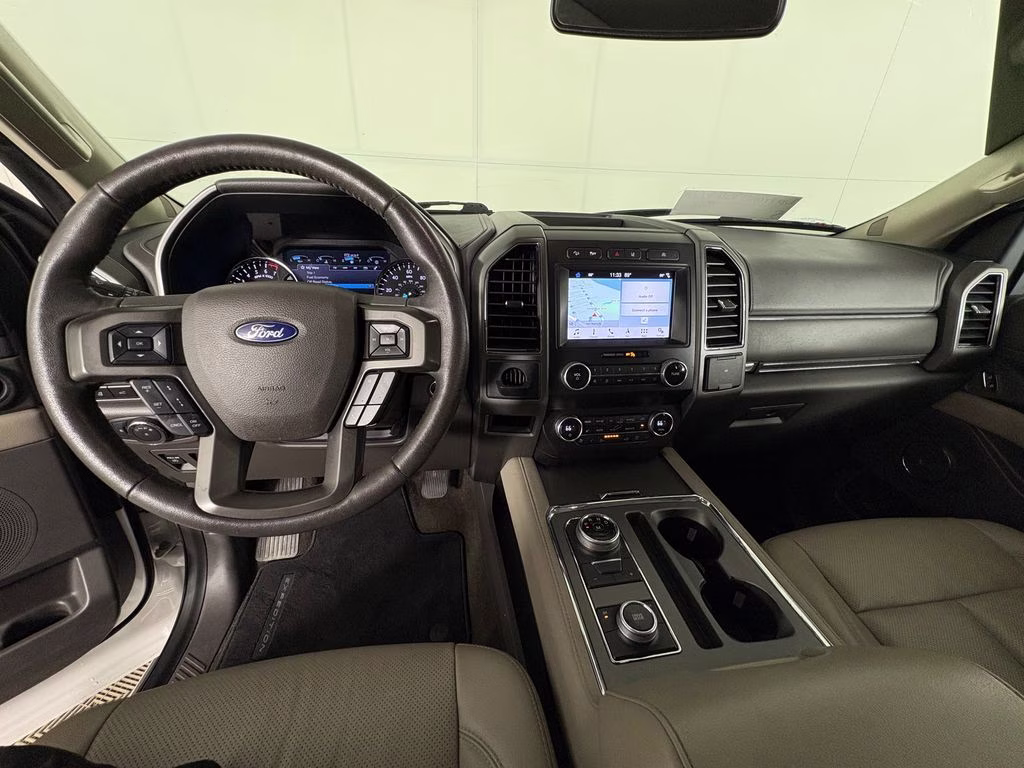 2019 White Platinum Clearcoat Metallic Ford Expedition XLT 4X4 SUV