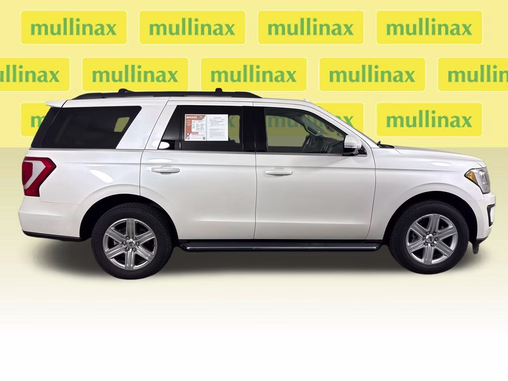 2019 White Platinum Clearcoat Metallic Ford Expedition XLT 4X4 SUV
