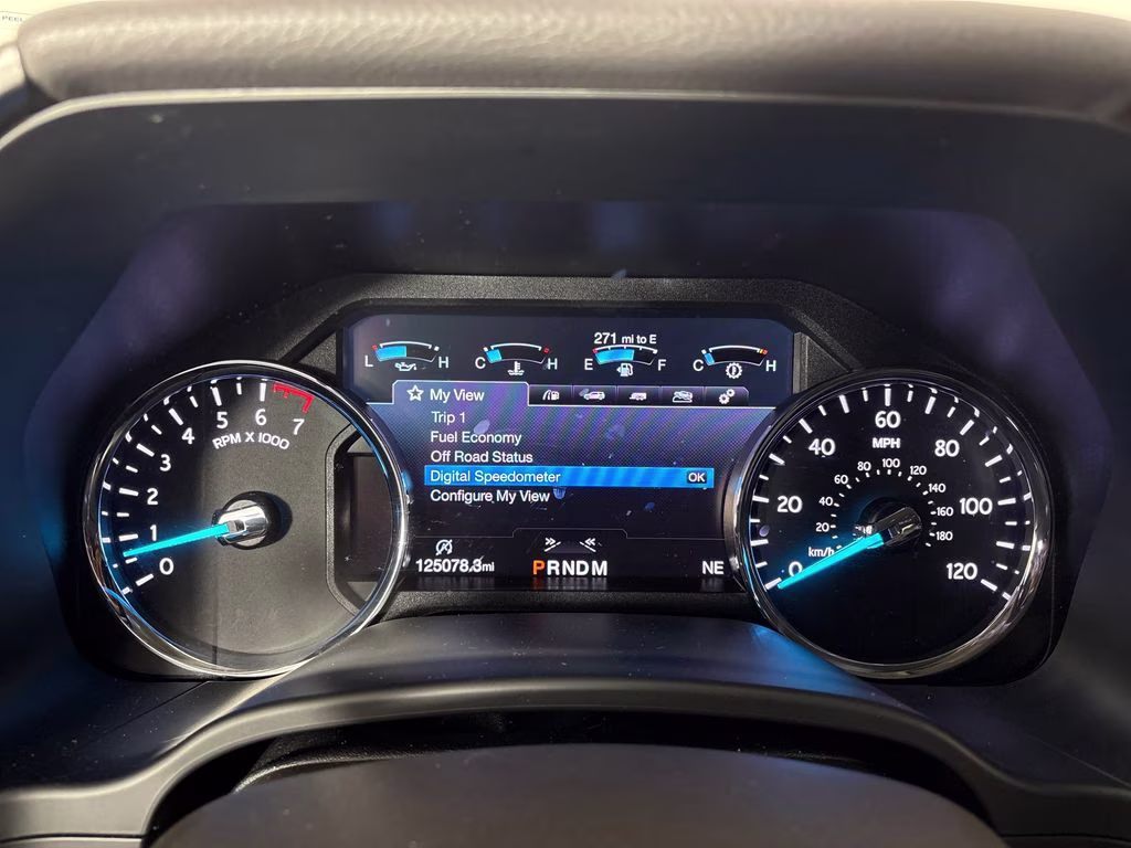 2019 White Platinum Clearcoat Metallic Ford Expedition XLT 4X4 SUV