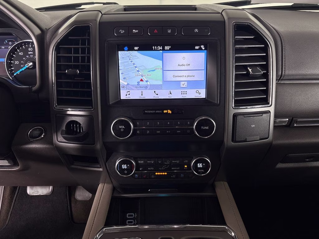 2019 White Platinum Clearcoat Metallic Ford Expedition XLT 4X4 SUV