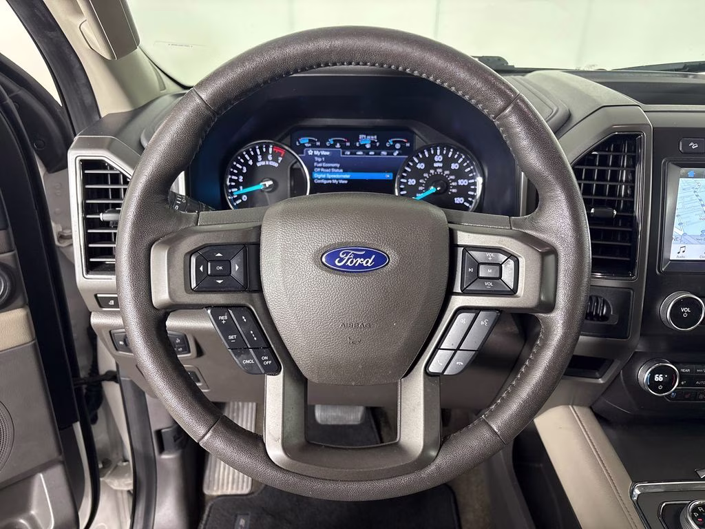 2019 White Platinum Clearcoat Metallic Ford Expedition XLT 4X4 SUV