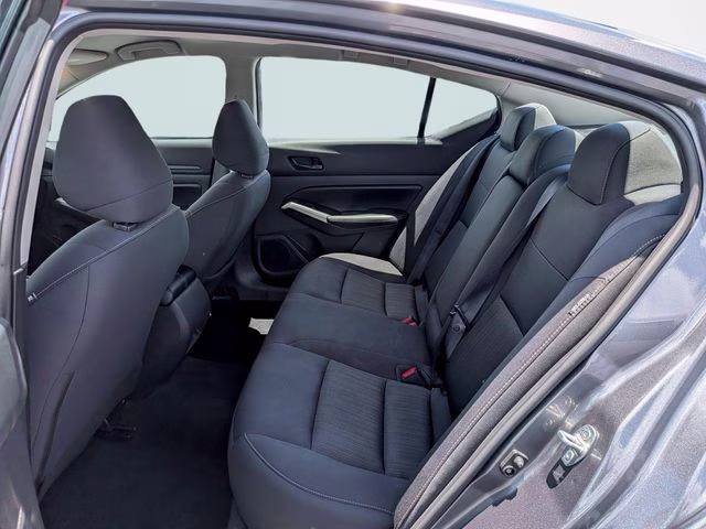 2024 Gun Metallic Nissan Altima 2.5 SV FWD Sedan